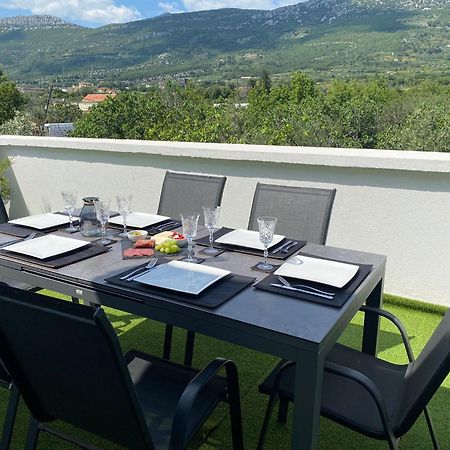 Apartment Milena Kastela Mit Whirlpool Bagian luar foto