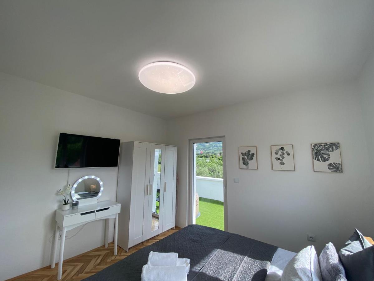 Apartment Milena Kastela Mit Whirlpool Bagian luar foto