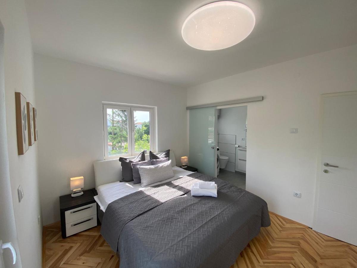 Apartment Milena Kastela Mit Whirlpool Bagian luar foto