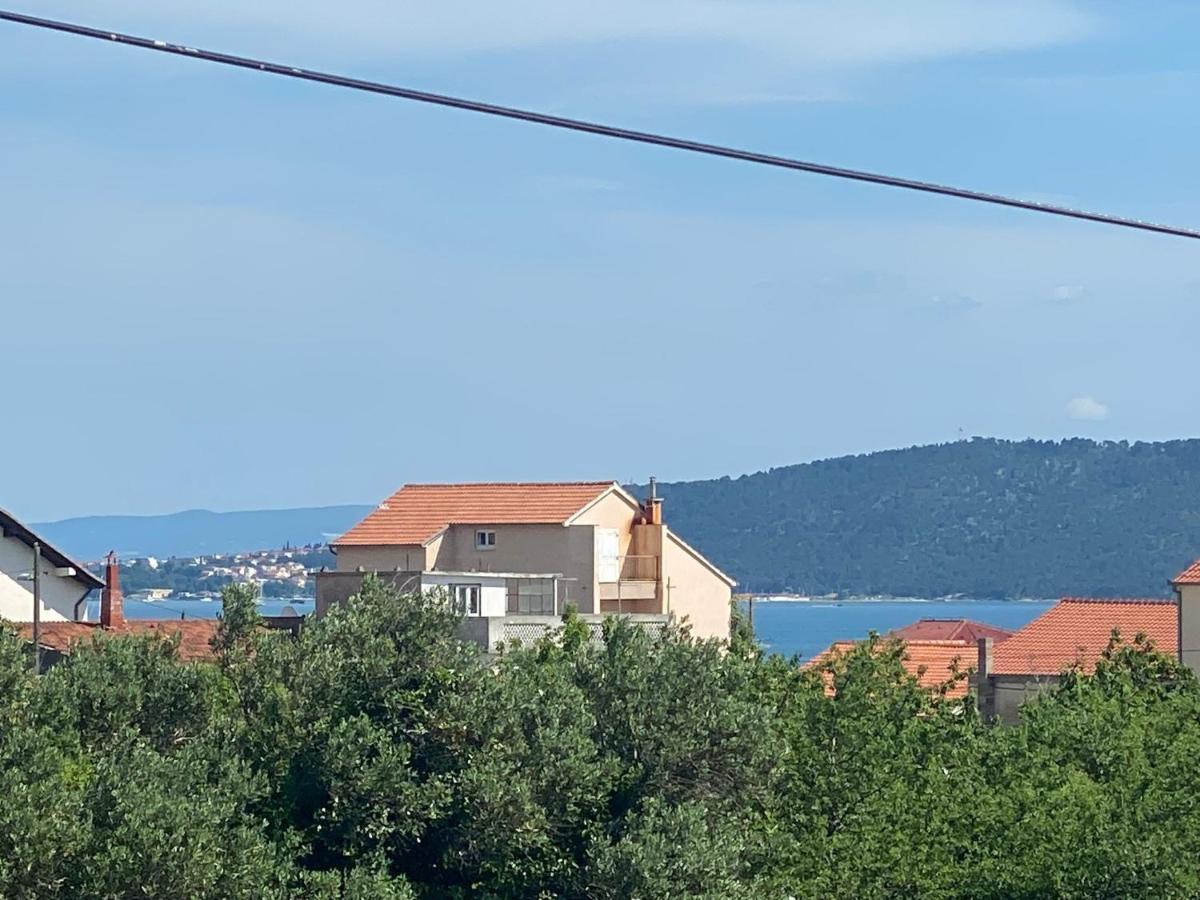 Apartment Milena Kastela Mit Whirlpool Bagian luar foto