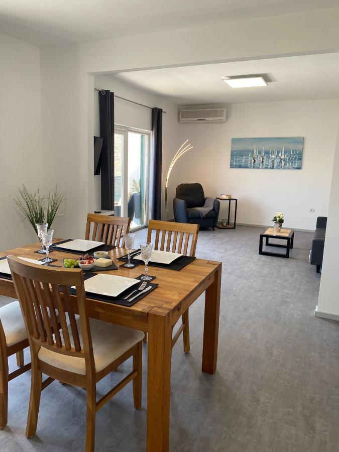 Apartment Milena Kastela Mit Whirlpool Bagian luar foto