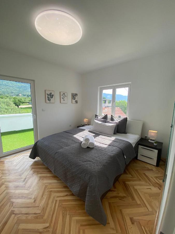 Apartment Milena Kastela Mit Whirlpool Bagian luar foto