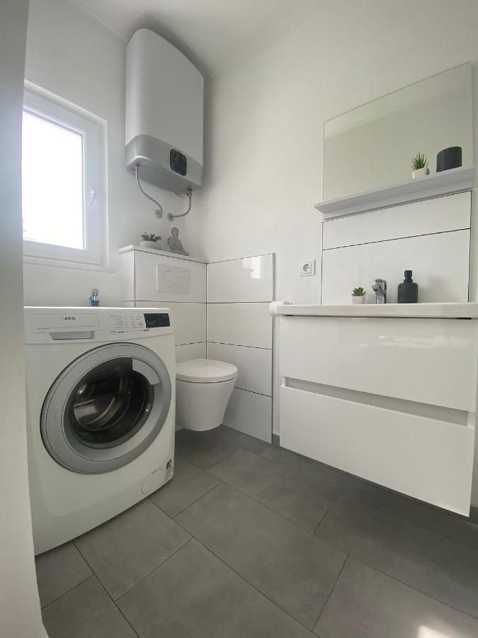 Apartment Milena Kastela Mit Whirlpool Bagian luar foto