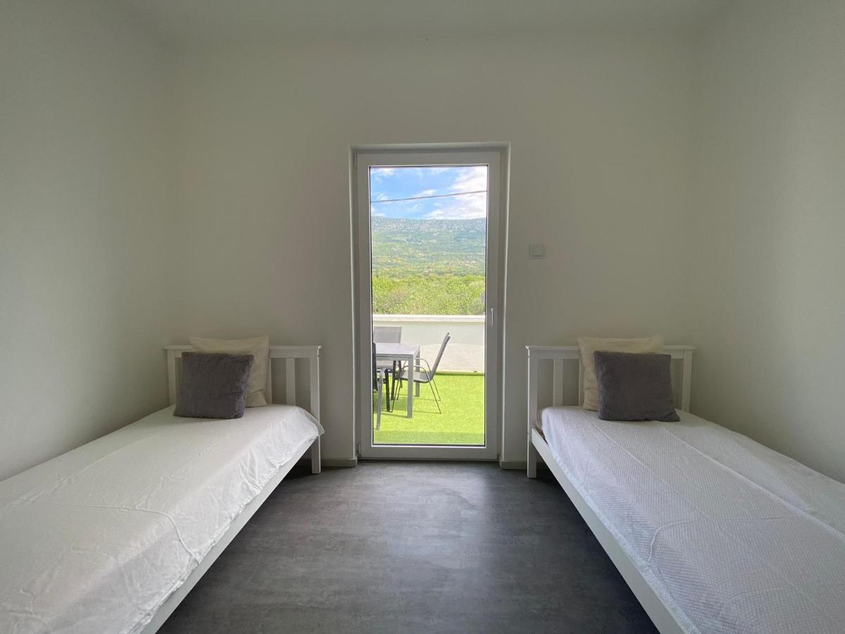 Apartment Milena Kastela Mit Whirlpool Bagian luar foto