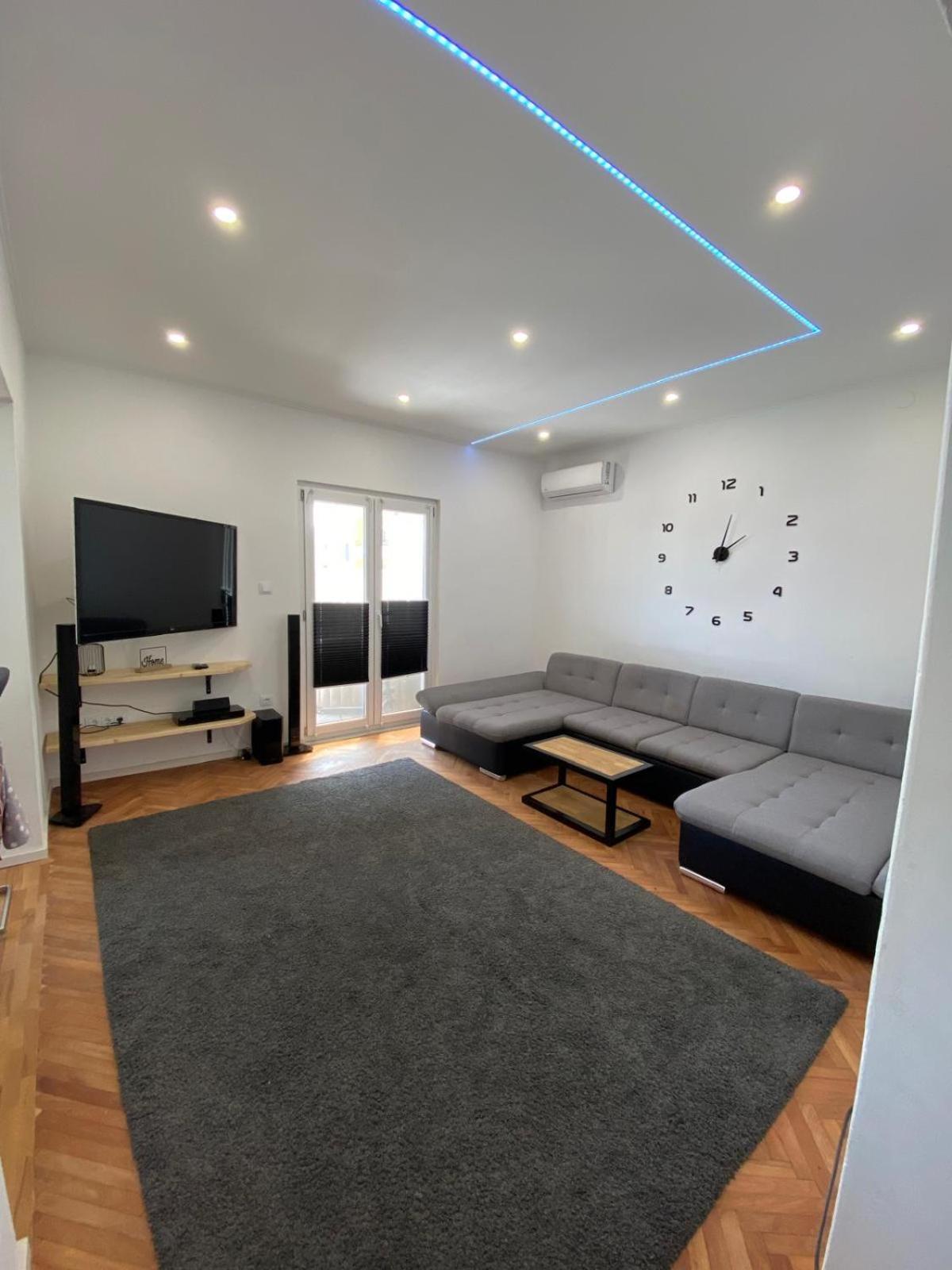 Apartment Milena Kastela Mit Whirlpool Bagian luar foto